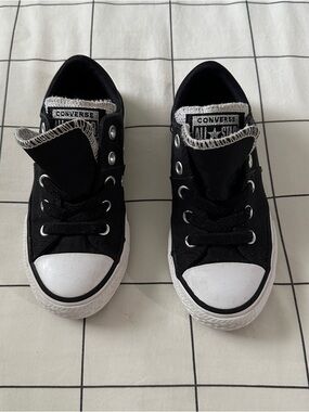 KIDS: converse shoes